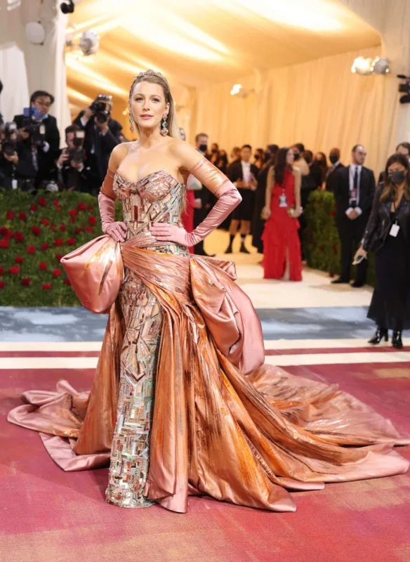 Dəbdəbəli “Met Gala” baş tutdu