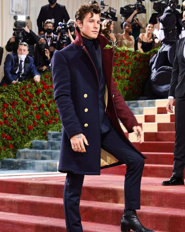 Geyimləri ilə xanım ulduzları kölgədə qoydular