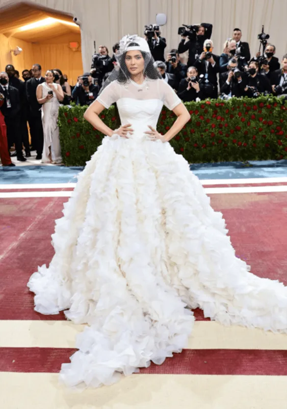 Dəbdəbəli “Met Gala” baş tutdu