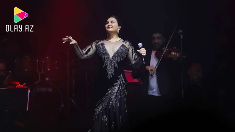 Sibel açılışı Azərbaycan mahnısı ilə etdi