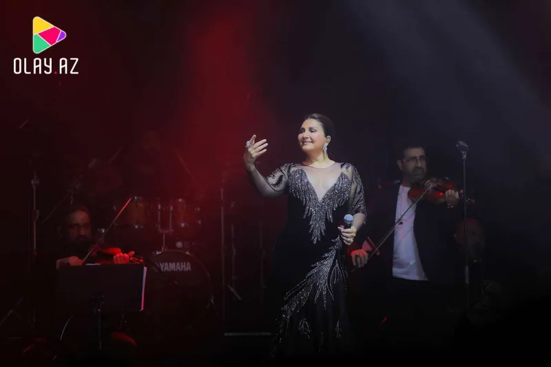 Dilarə Əliyeva qızı ilə konsertdə - Fotolar