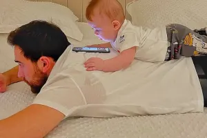 Oğlunun pivə ilə videosu müzakirə yaratdı