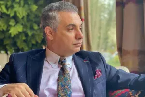 “Atam deyirdi ki, gücün çatmırsa, başına daşı çırp”