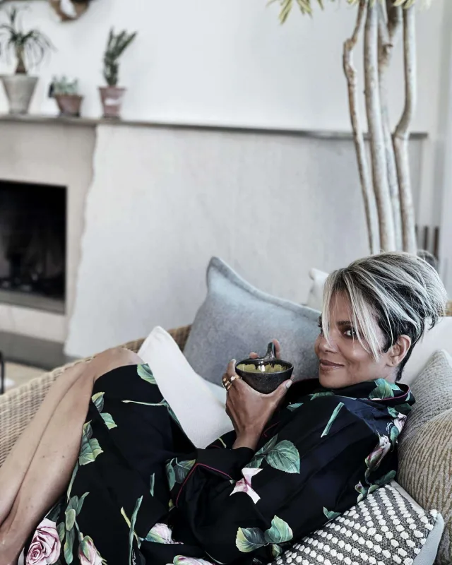 Tənhalıq sevən 10 məşhur qadın!