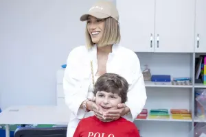 Röya autizmli uşaqlarla görüşdü