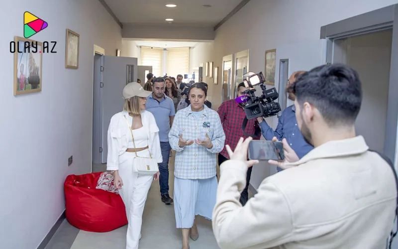 Röya autizmli uşaqlarla görüşdü