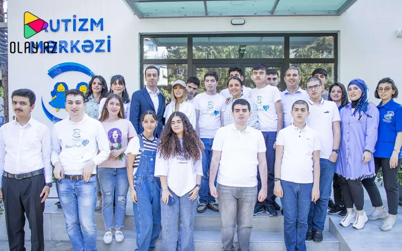 Röya autizmli uşaqlarla görüşdü