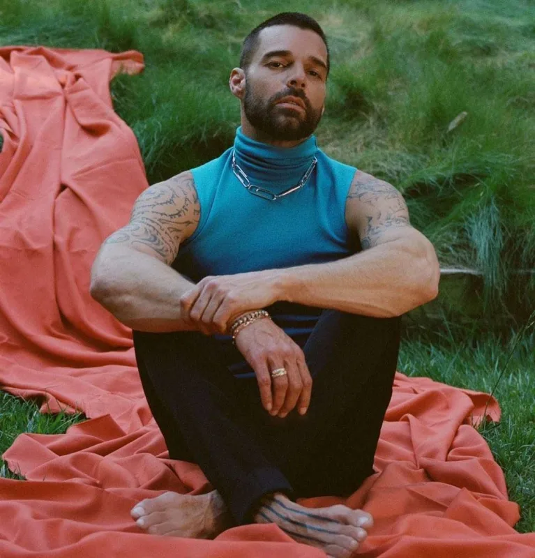 Riki Martin ekranlara qayıdır