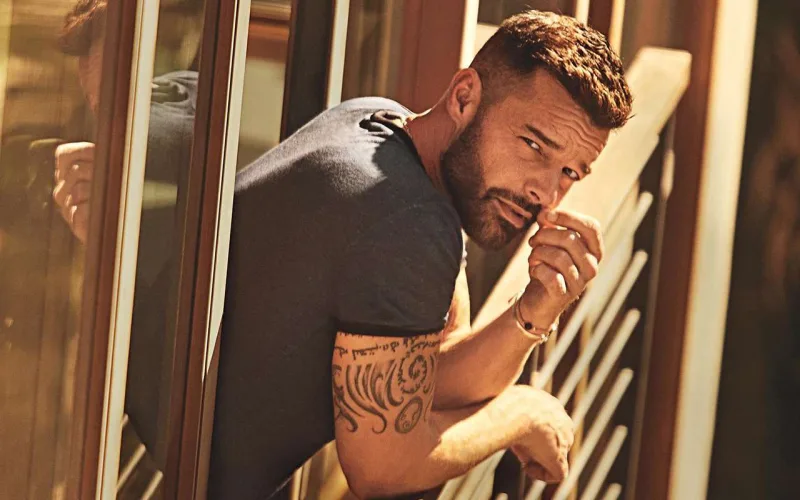 Riki Martin ekranlara qayıdır