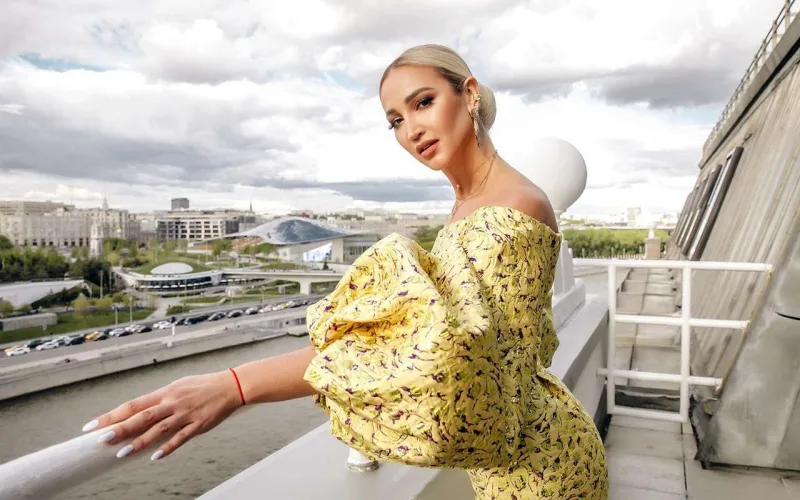 Buzova Ermənistanı təmsil etmək istəyir