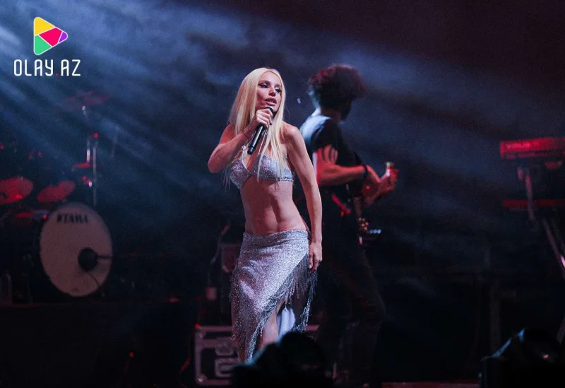 Gülşen Bakıda səhnəyə bu geyimdə çıxdı