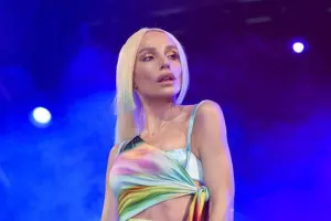 Qalmaqallı fotoları belə çəkdirirmiş