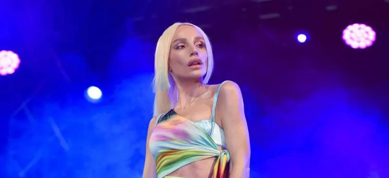 Qalmaqallı fotoları belə çəkdirirmiş