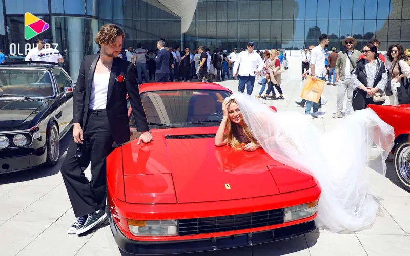 Nigar retro festivala gəlinlikdə gəldi