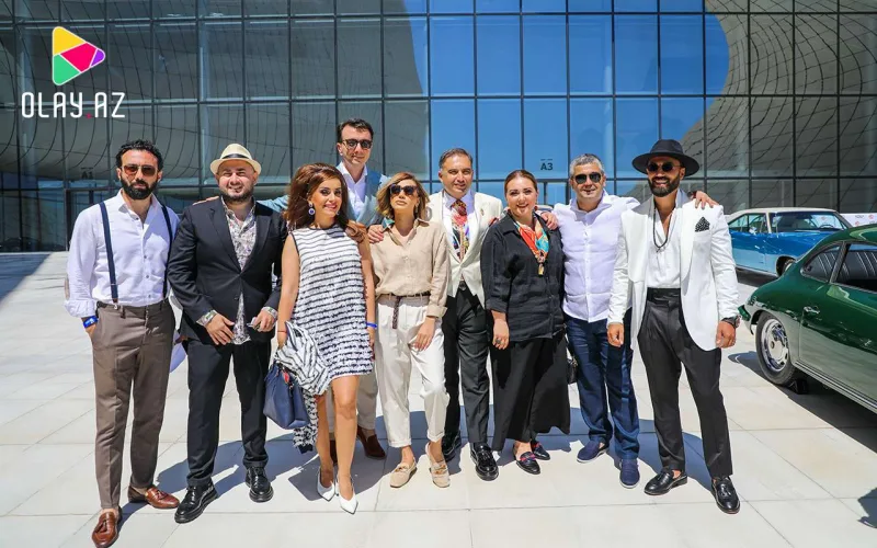 Röya retro maşın sərgisində