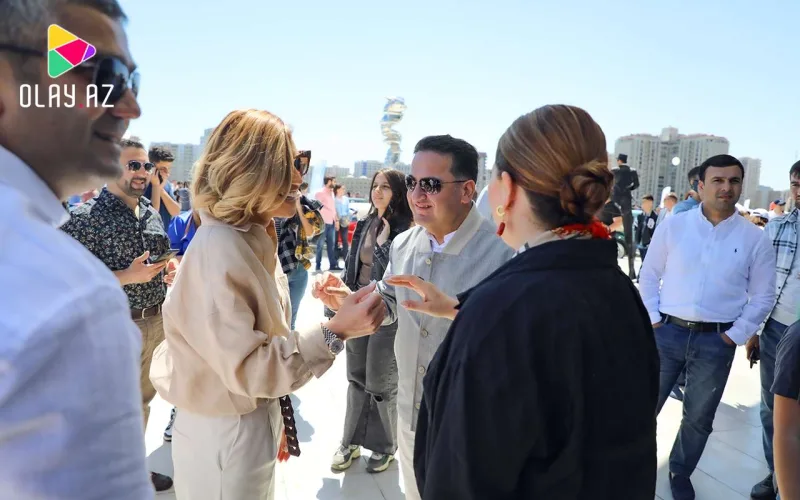 Röya retro maşın sərgisində