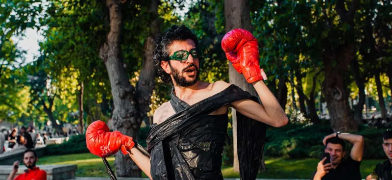 Bakıda aktyorun performansı müzakirə yaratdı