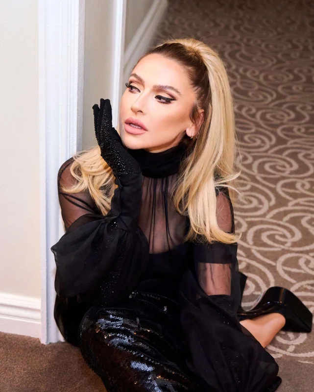 Hadise Rihannanı təkrarladı