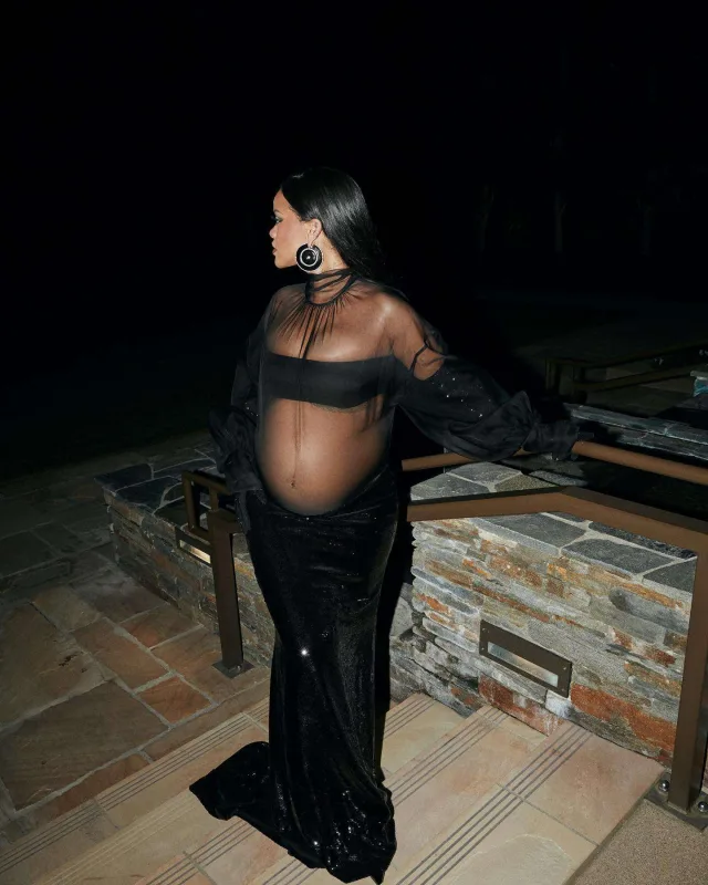 Hadise Rihannanı təkrarladı