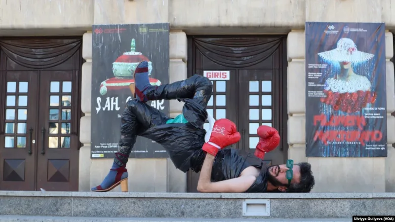 Bakıda aktyorun performansı müzakirə yaratdı