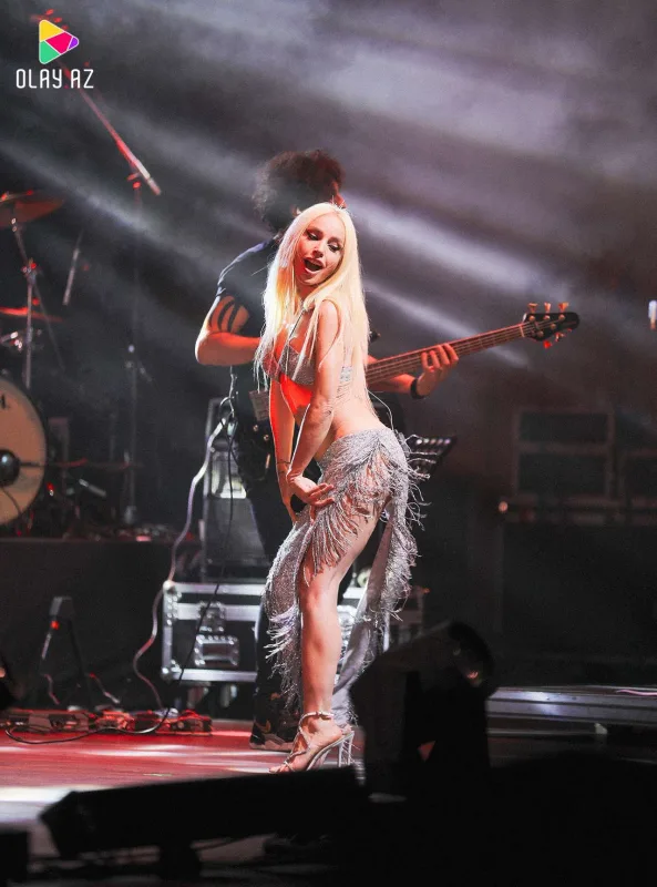 Tünd dəsmal, 18 illik viski, elektrik yuvası - Gülşenin Bakı istəkləri