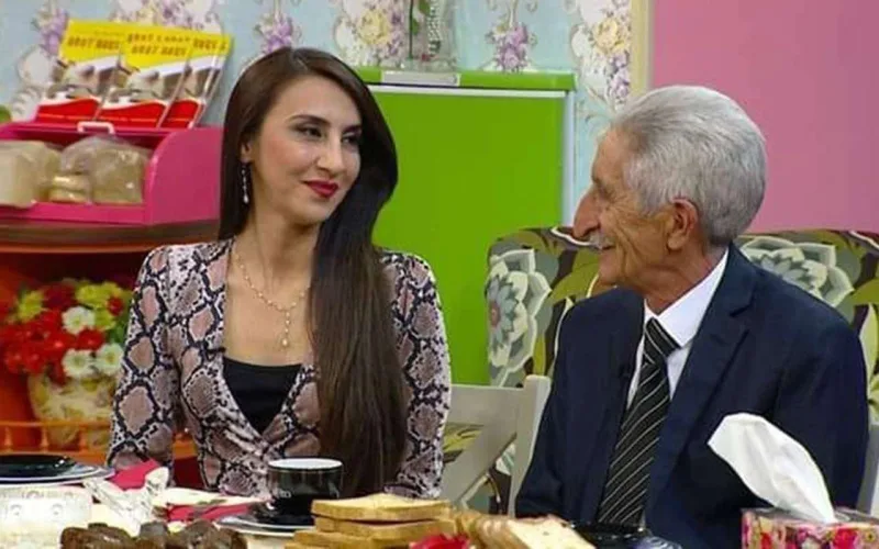 Atası avtomobil qəzasında vəfat edibmiş...
