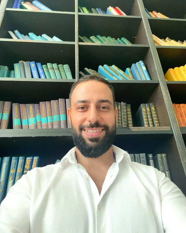 Aparıcı zarafatına görə talışlardan üzr istədi - Yenilənib