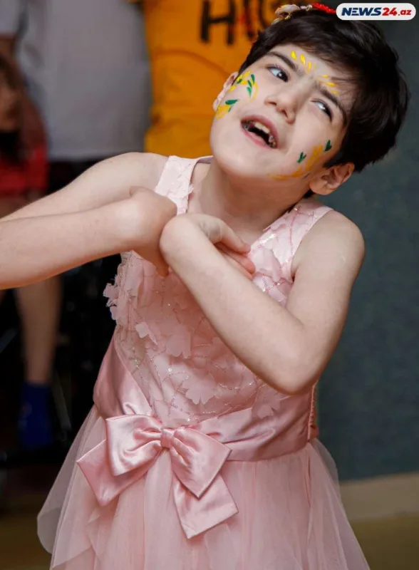 Ruhi Əliyeva sağlamlıq imkanları məhdud uşaqlarla görüşdü