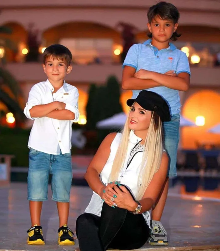 “Uşaqlarım üçün mülkdən, alimentdən imtina etdim”