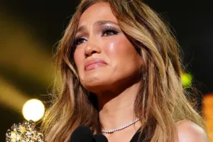 Mükafat gecəsində Cey Lonun göz yaşları