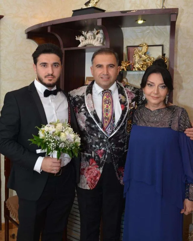 Həmidə Ömərova oğluna toy etdi