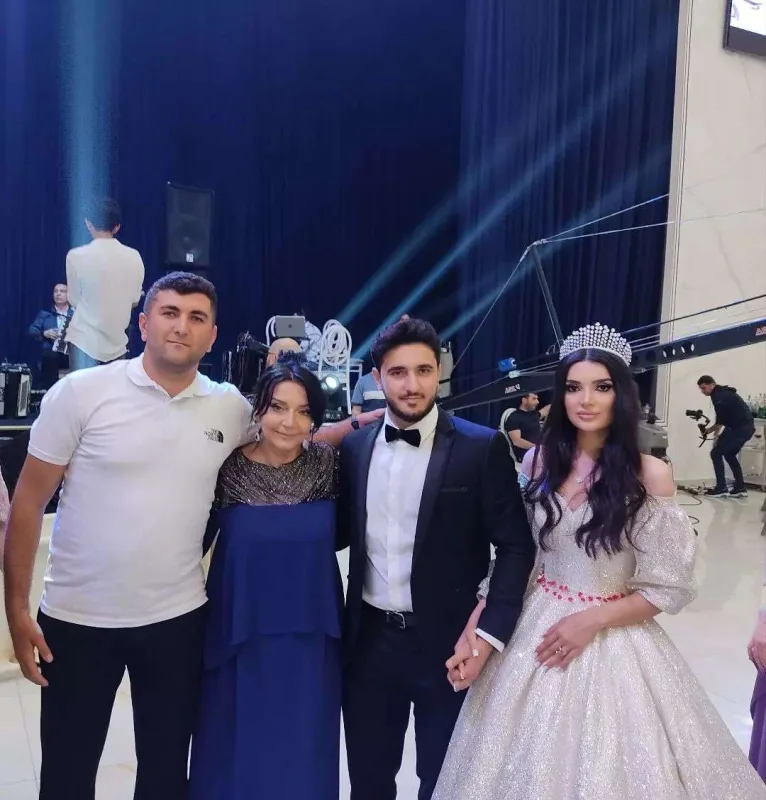 Həmidə Ömərova oğluna toy etdi