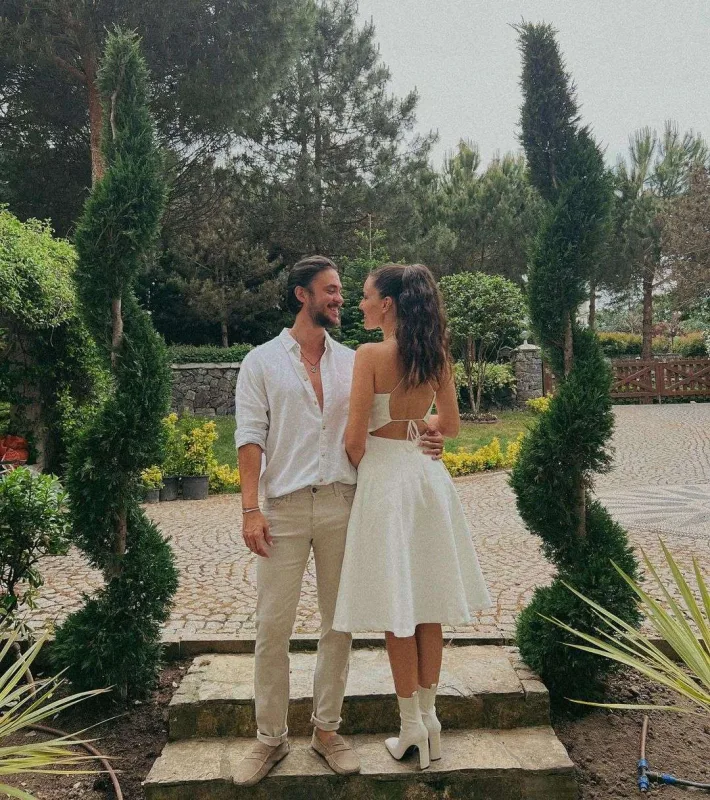 Xanımı azərbaycanlı blogerlərlə foto paylaşan Anılı qısqandı