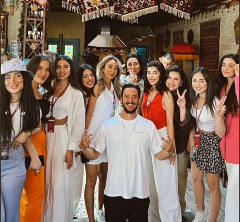 Xanımı azərbaycanlı blogerlərlə foto paylaşan Anılı qısqandı