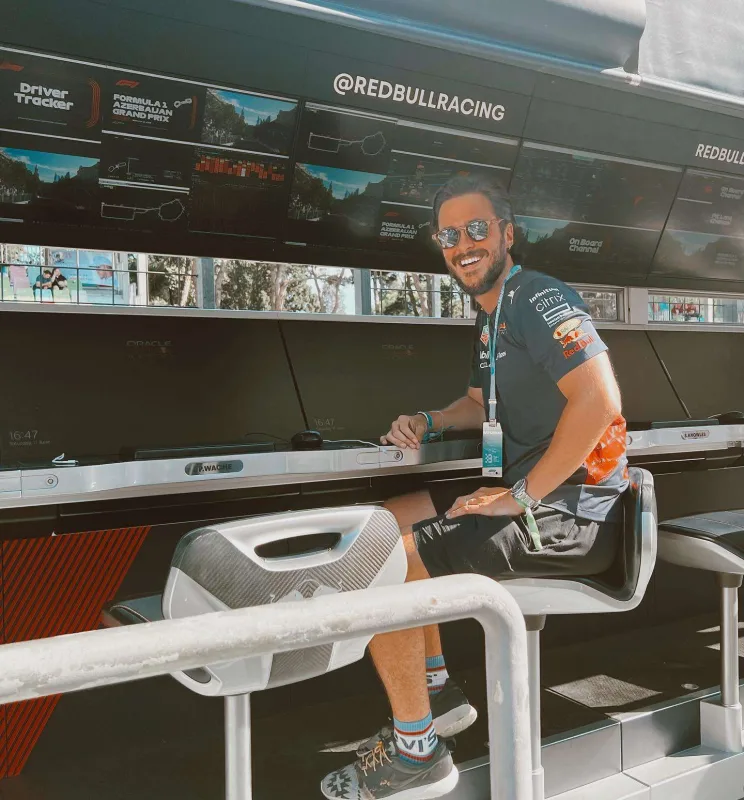 F1 üçün Azərbaycana gələn türk məşhurlar