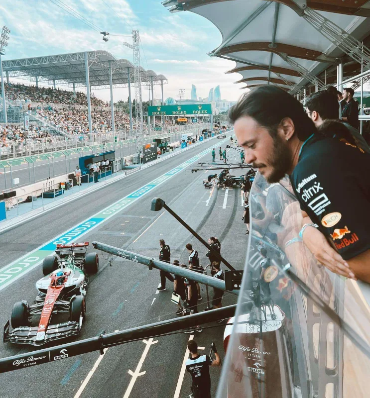 F1 üçün Azərbaycana gələn türk məşhurlar