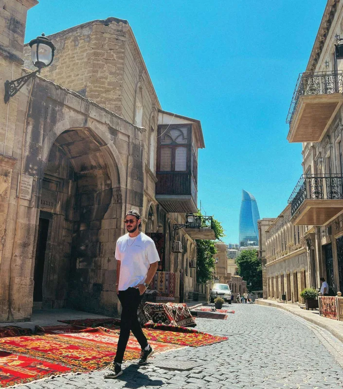 F1 üçün Azərbaycana gələn türk məşhurlar