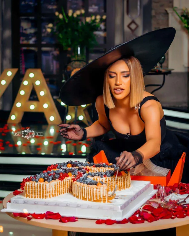 Popun kraliçası 40-a çatdı!