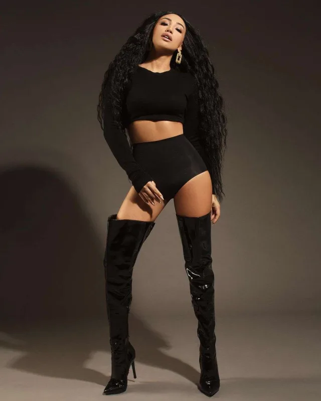 Popun kraliçası 40-a çatdı!