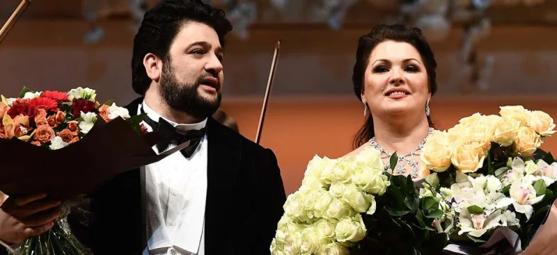 Anna ABŞ-dakı dəbdəbəli evini itirdi