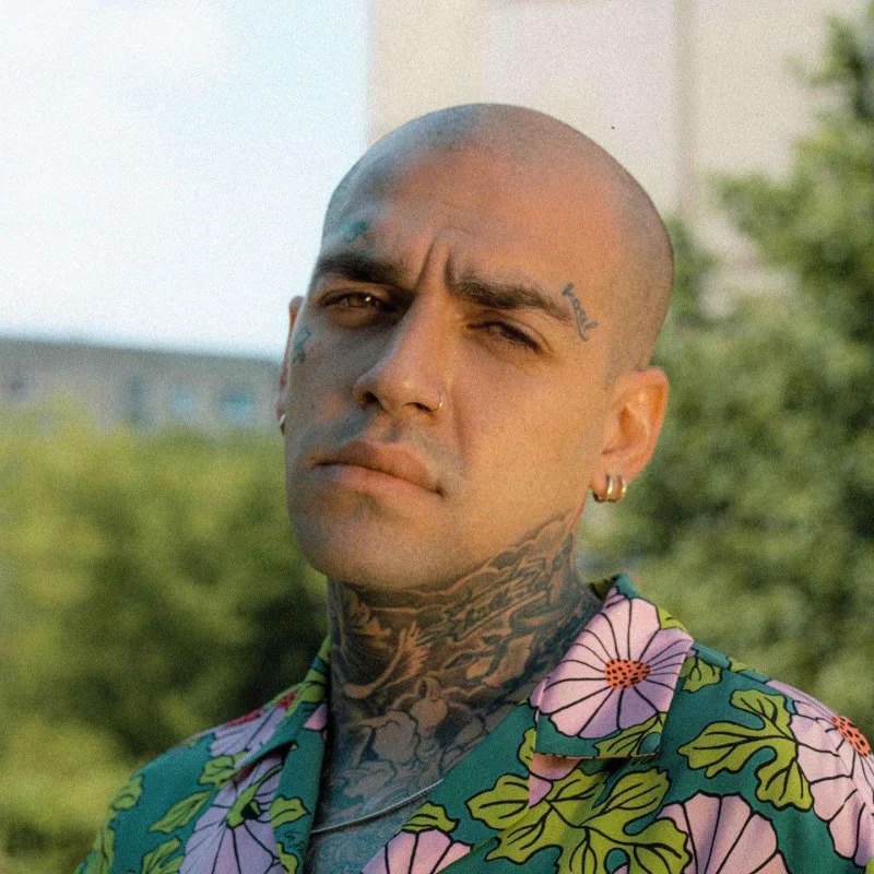 Ezheli parodiya etmişdi, həbs olundu