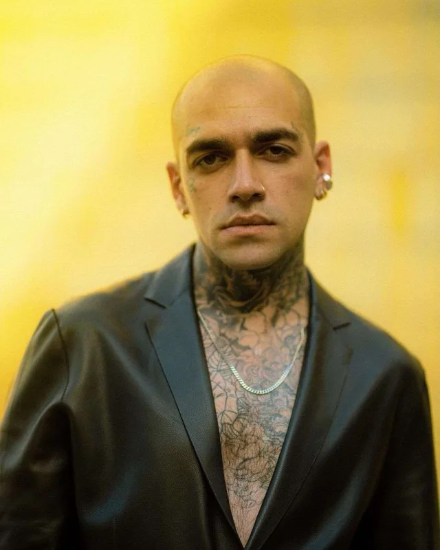 Ezheli parodiya etmişdi, həbs olundu