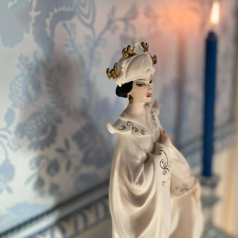 Anna ABŞ-dakı dəbdəbəli evini itirdi