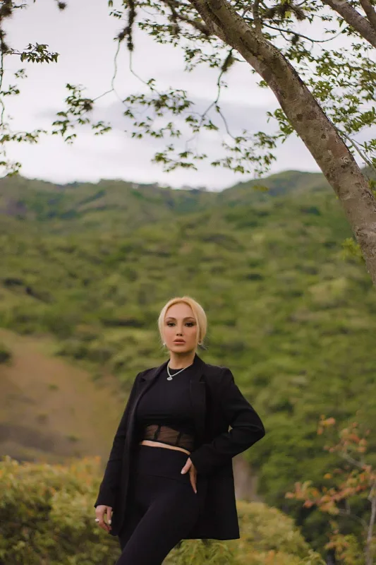 Nuranın Kolumbiyada çəkdirdiyi klipi