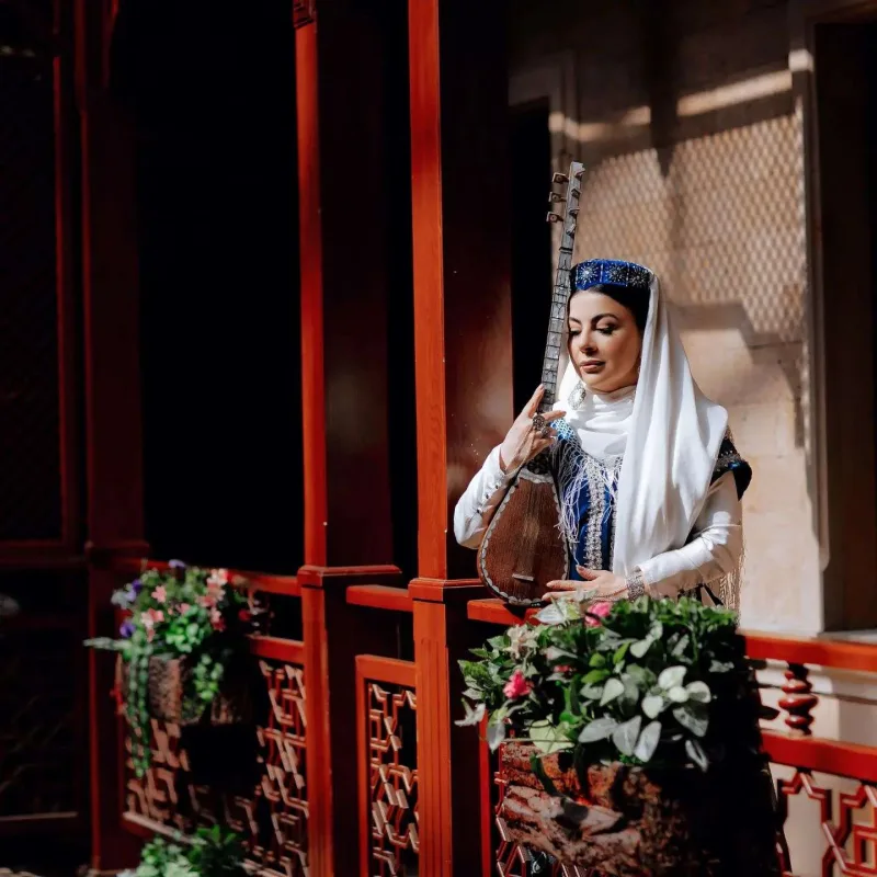 Samirə tələbələri ilə klip çəkdirdi