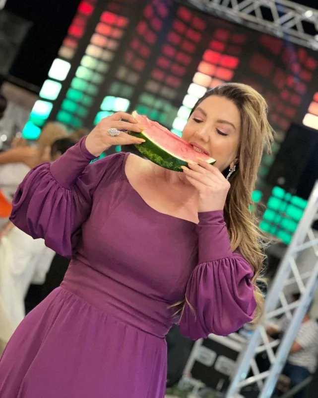 Kişilər bəy, xanımlar gəlin kimi... - Aysunun toyu