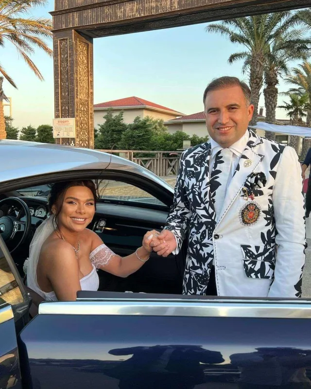 Kişilər bəy, xanımlar gəlin kimi... - Aysunun toyu