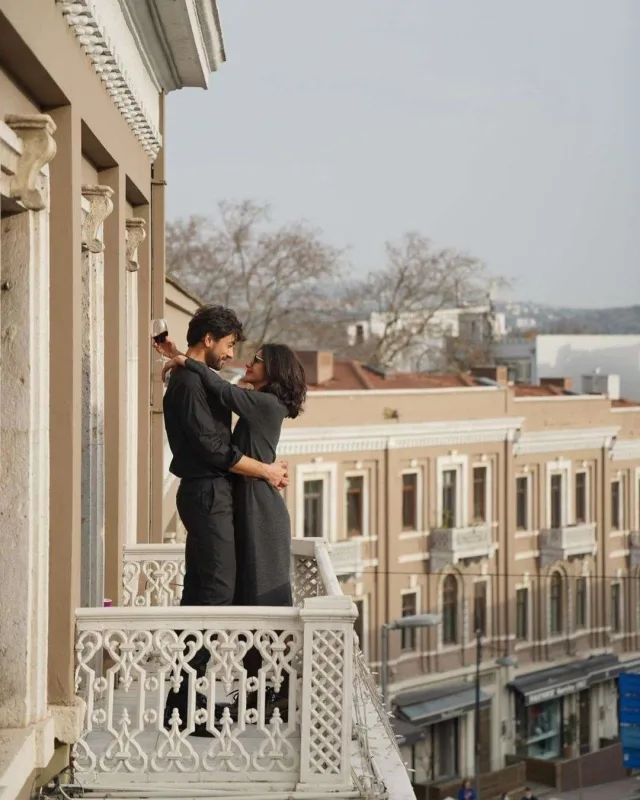 Nəsrin Gökhanı həm sildi, həm də söz atdı