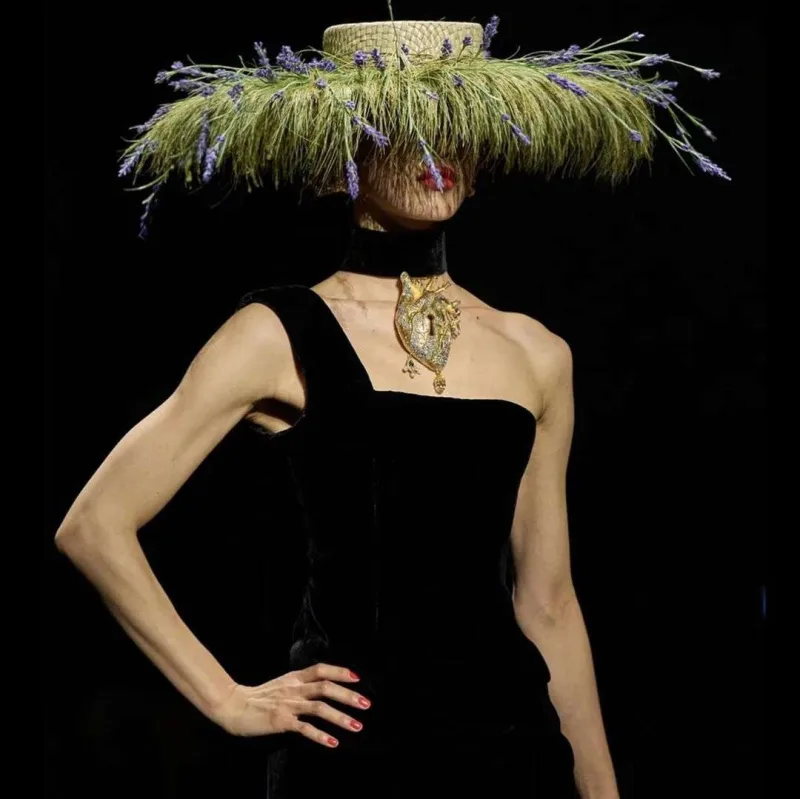 Təxribatçı, başgicəlləndirici və çətin...