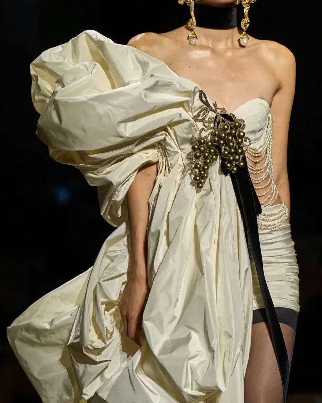 Təxribatçı, başgicəlləndirici və çətin...